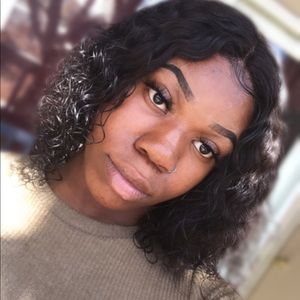 Meet your Posher, Aesha